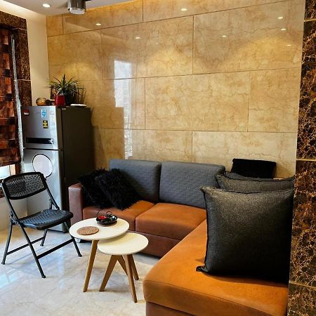 Divine Studios Rajouri Garden Nueva Delhi Exterior foto