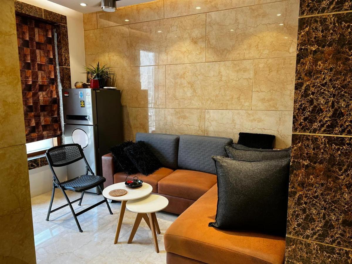 Divine Studios Rajouri Garden Nueva Delhi Exterior foto