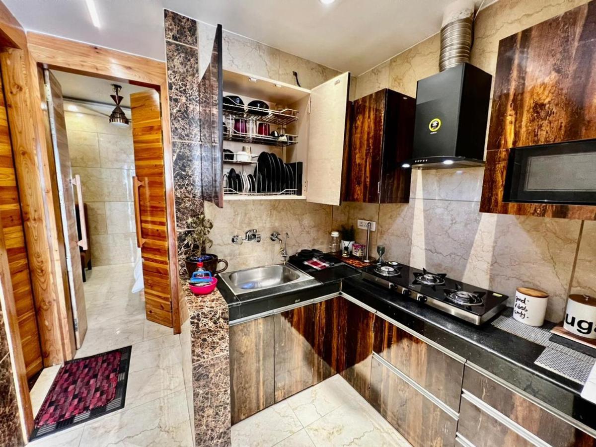 Divine Studios Rajouri Garden Nueva Delhi Exterior foto