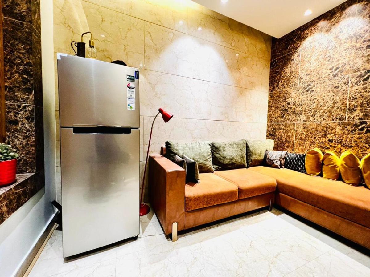 Divine Studios Rajouri Garden Nueva Delhi Exterior foto