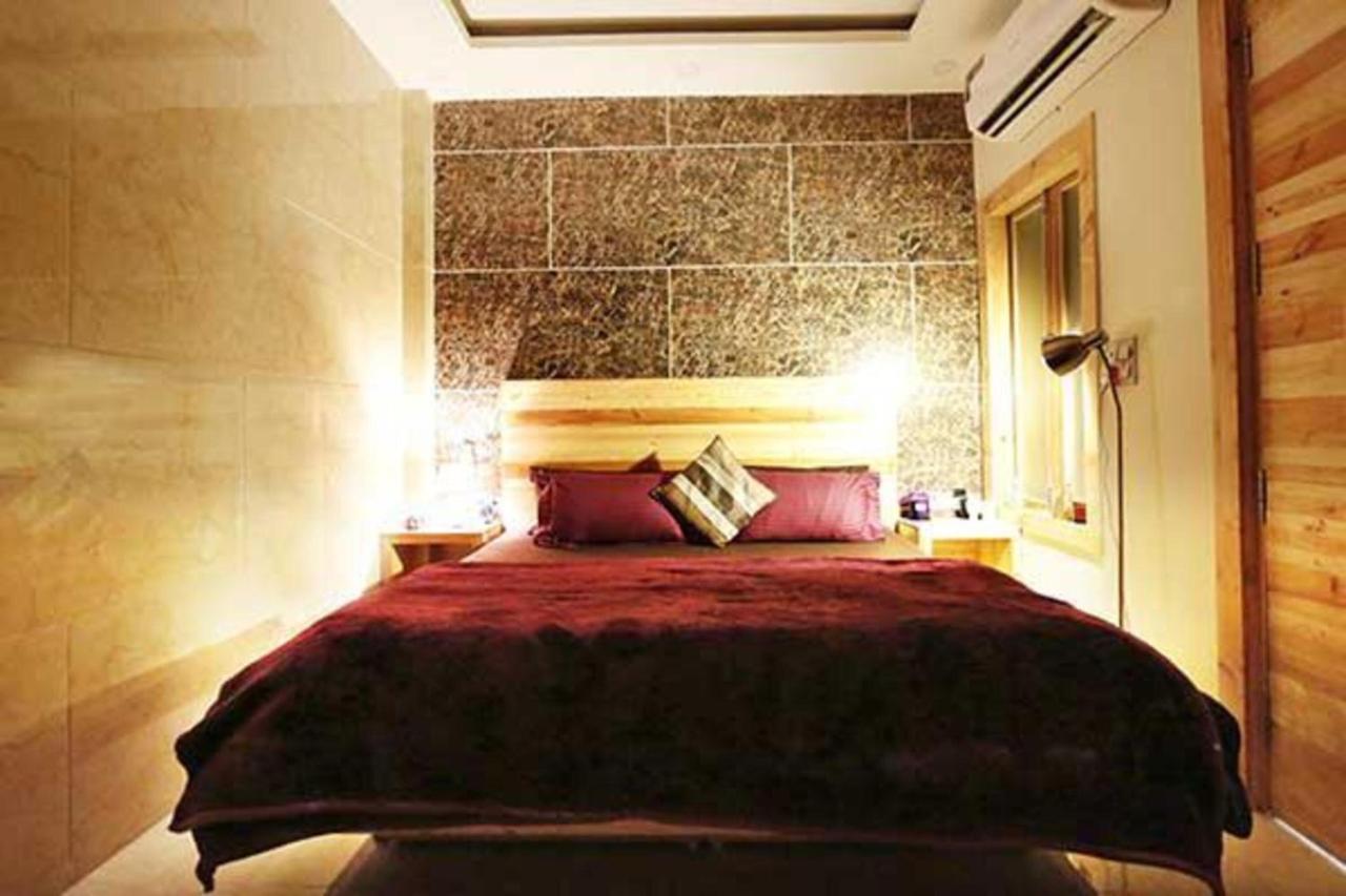 Divine Studios Rajouri Garden Nueva Delhi Exterior foto