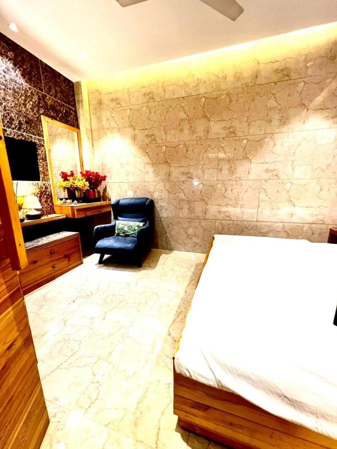 Divine Studios Rajouri Garden Nueva Delhi Exterior foto