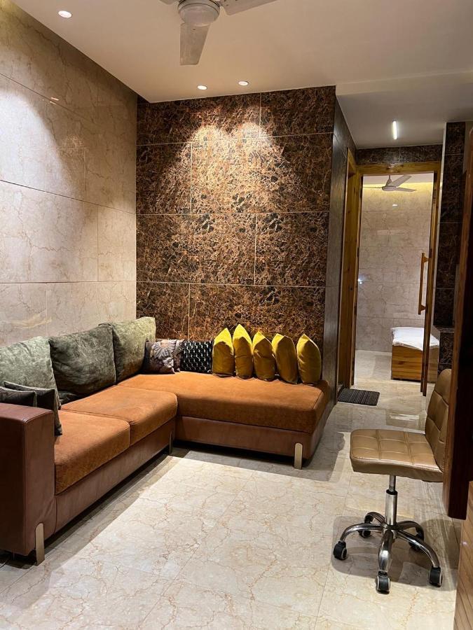 Divine Studios Rajouri Garden Nueva Delhi Exterior foto