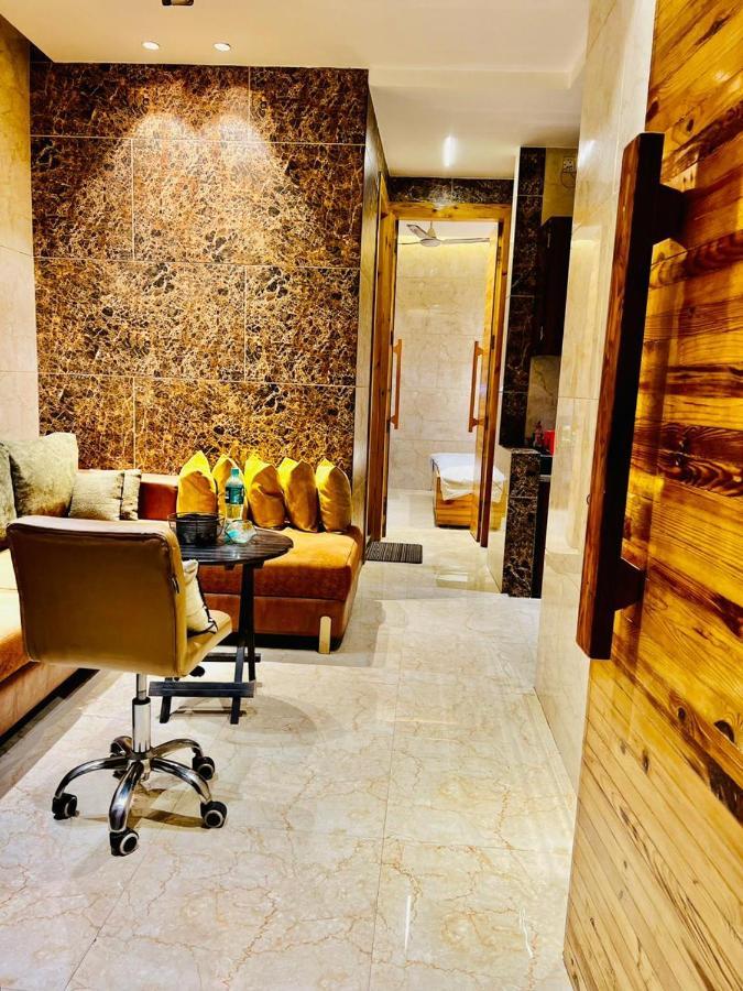 Divine Studios Rajouri Garden Nueva Delhi Exterior foto