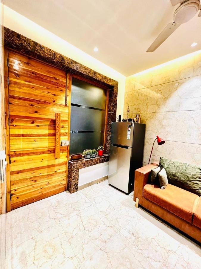 Divine Studios Rajouri Garden Nueva Delhi Exterior foto