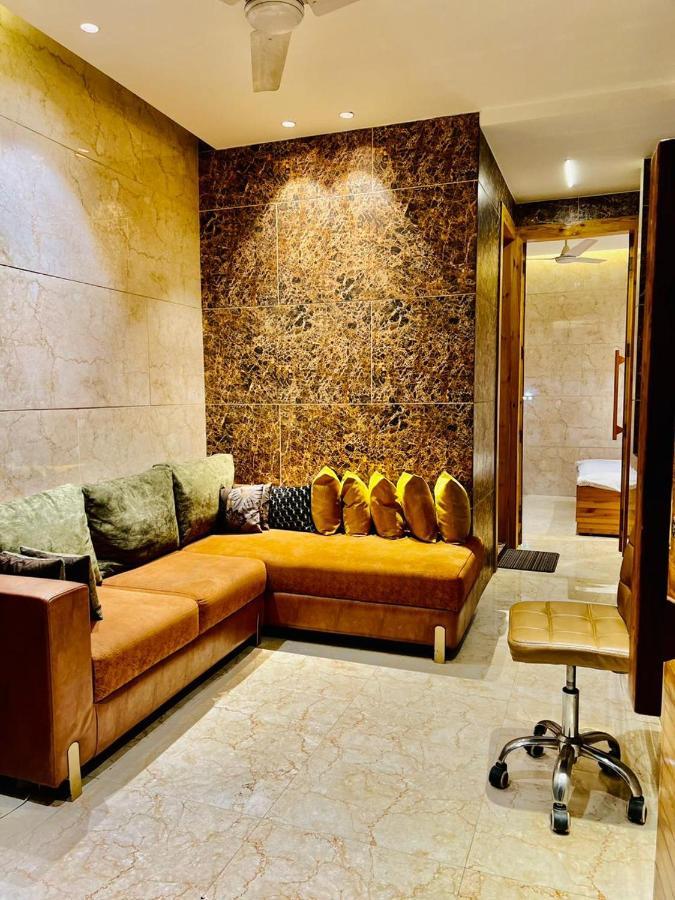 Divine Studios Rajouri Garden Nueva Delhi Exterior foto